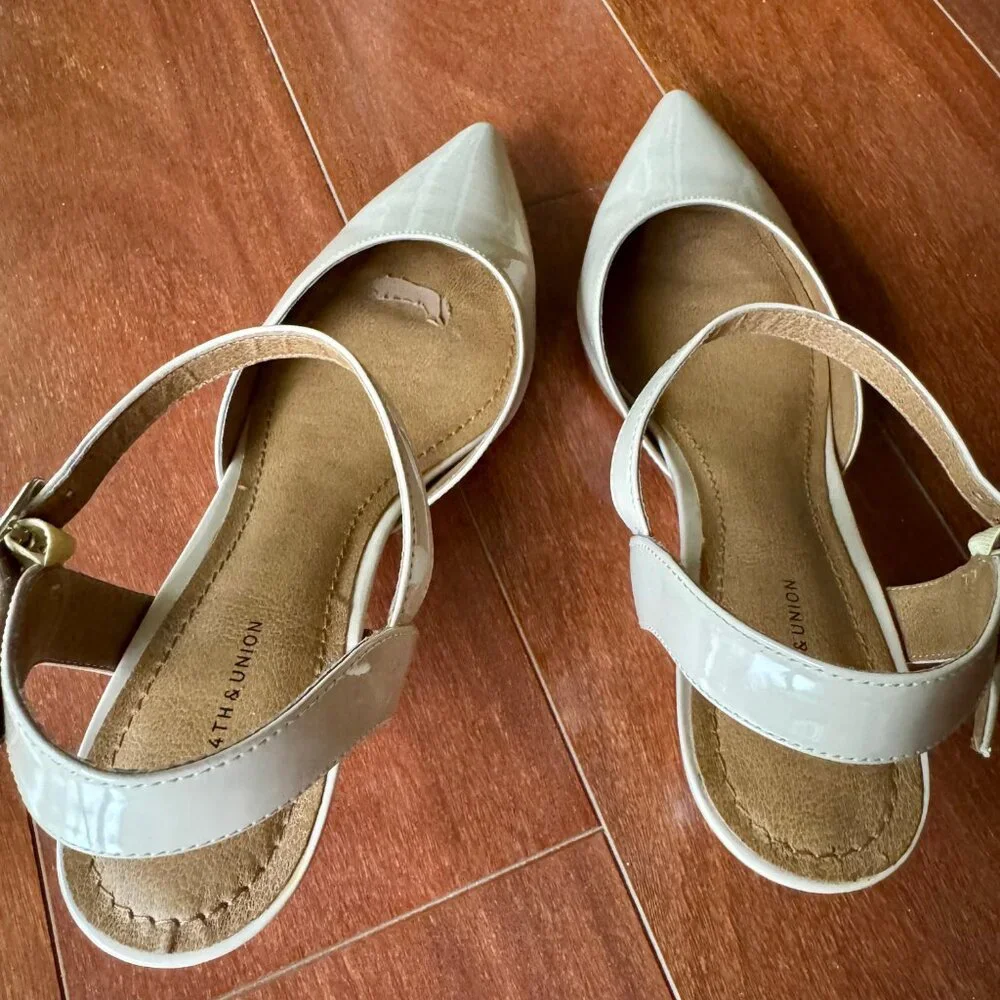 14th & Union Cream Patent Leather Pointed Toe Kitten Heel Slingback Heels 8M
